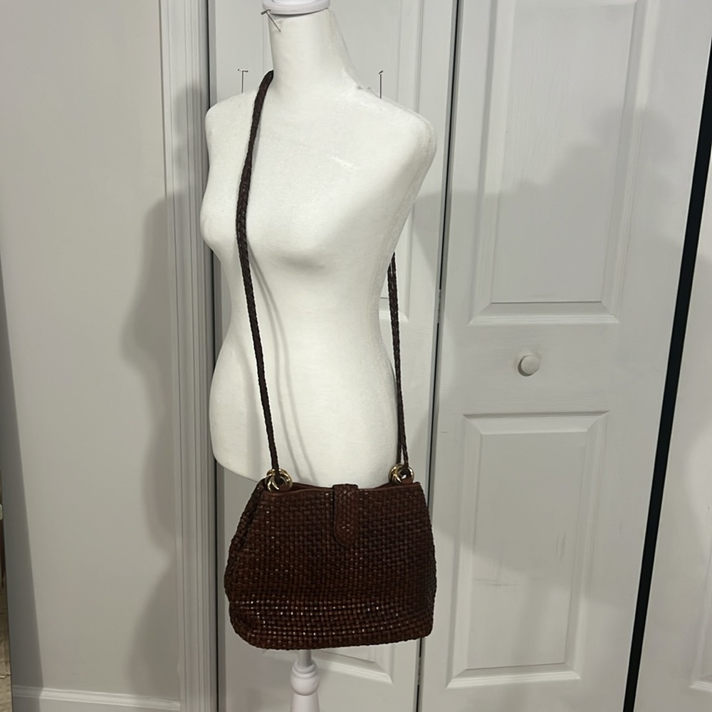Elegant Brown Woven Handbag - Picture 8 of 8
